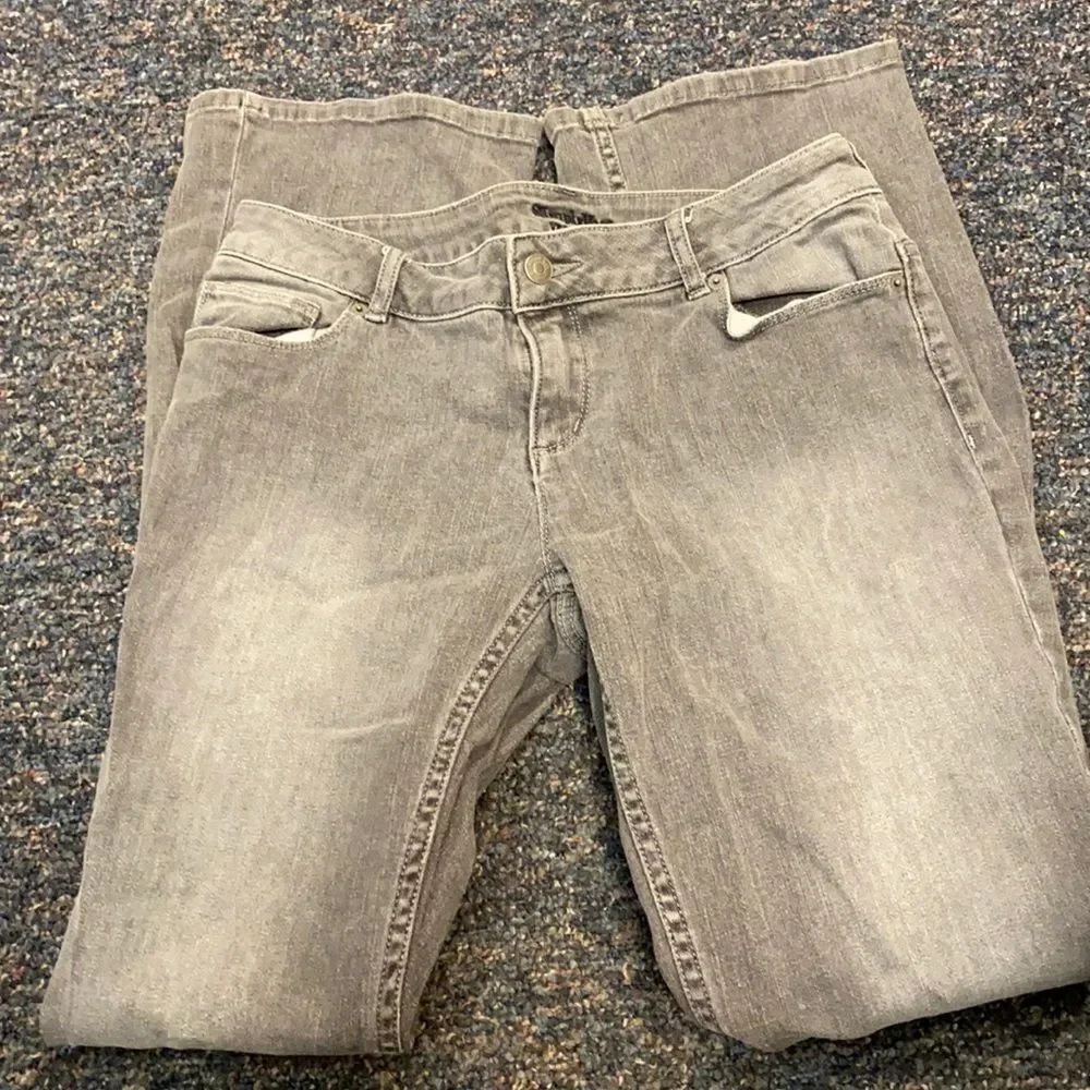 Simply Vera by Vera Wang Charcoal Jeans sz. 6